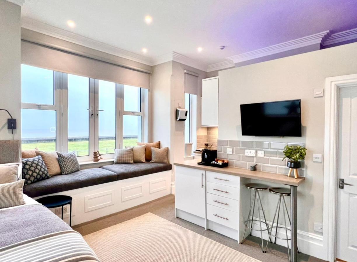 Beachfront Compact Coastal Crib, Direct Sea Views & Air Conditioning Littlestone-on-Sea Bagian luar foto