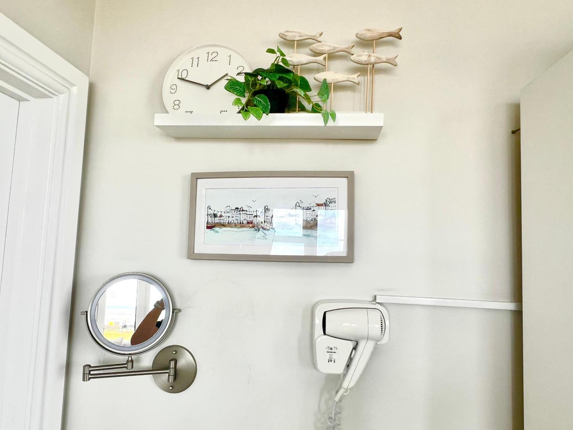 Beachfront Compact Coastal Crib, Direct Sea Views & Air Conditioning Littlestone-on-Sea Bagian luar foto