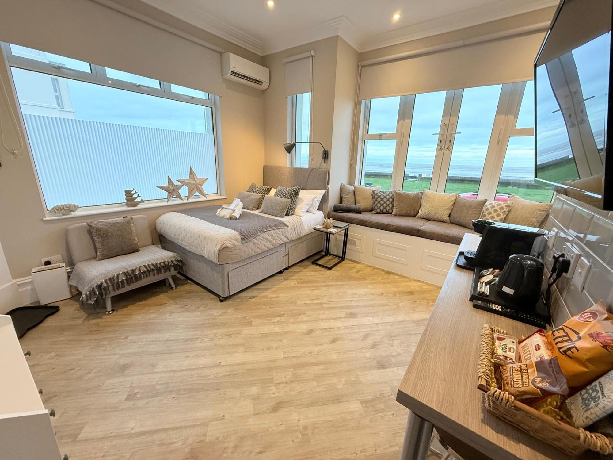 Beachfront Compact Coastal Crib, Direct Sea Views & Air Conditioning Littlestone-on-Sea Bagian luar foto